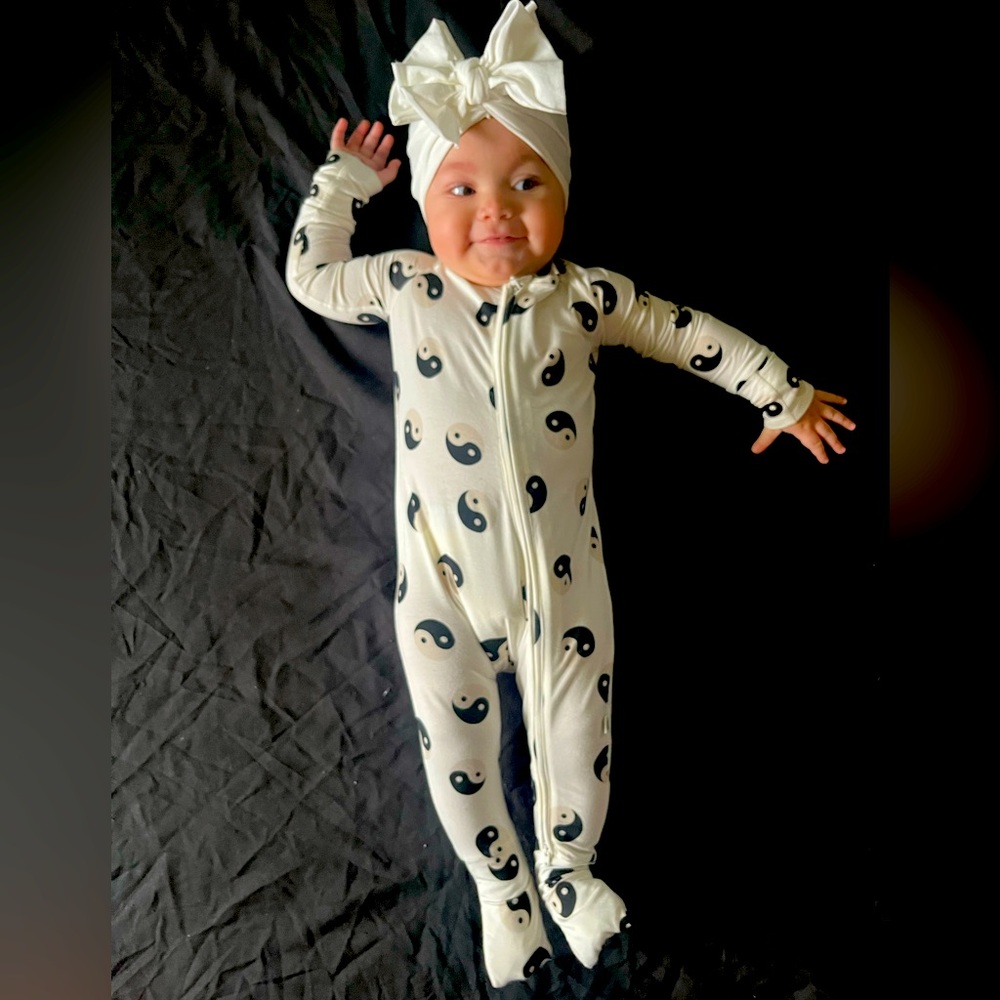 Forever French Baby bamboo yin-yang convertible footie